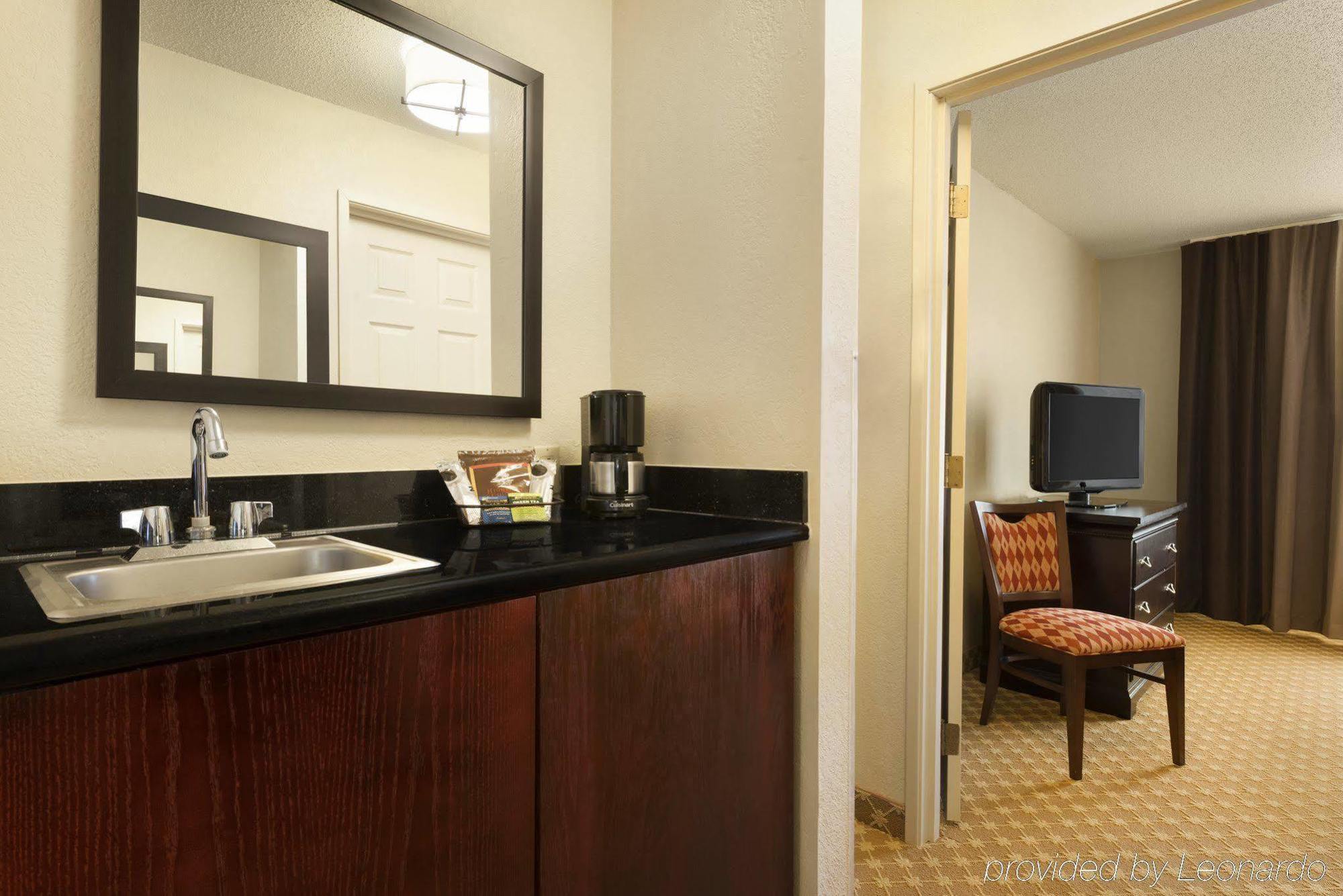Quality Inn & Suites Alexandria Exteriör bild