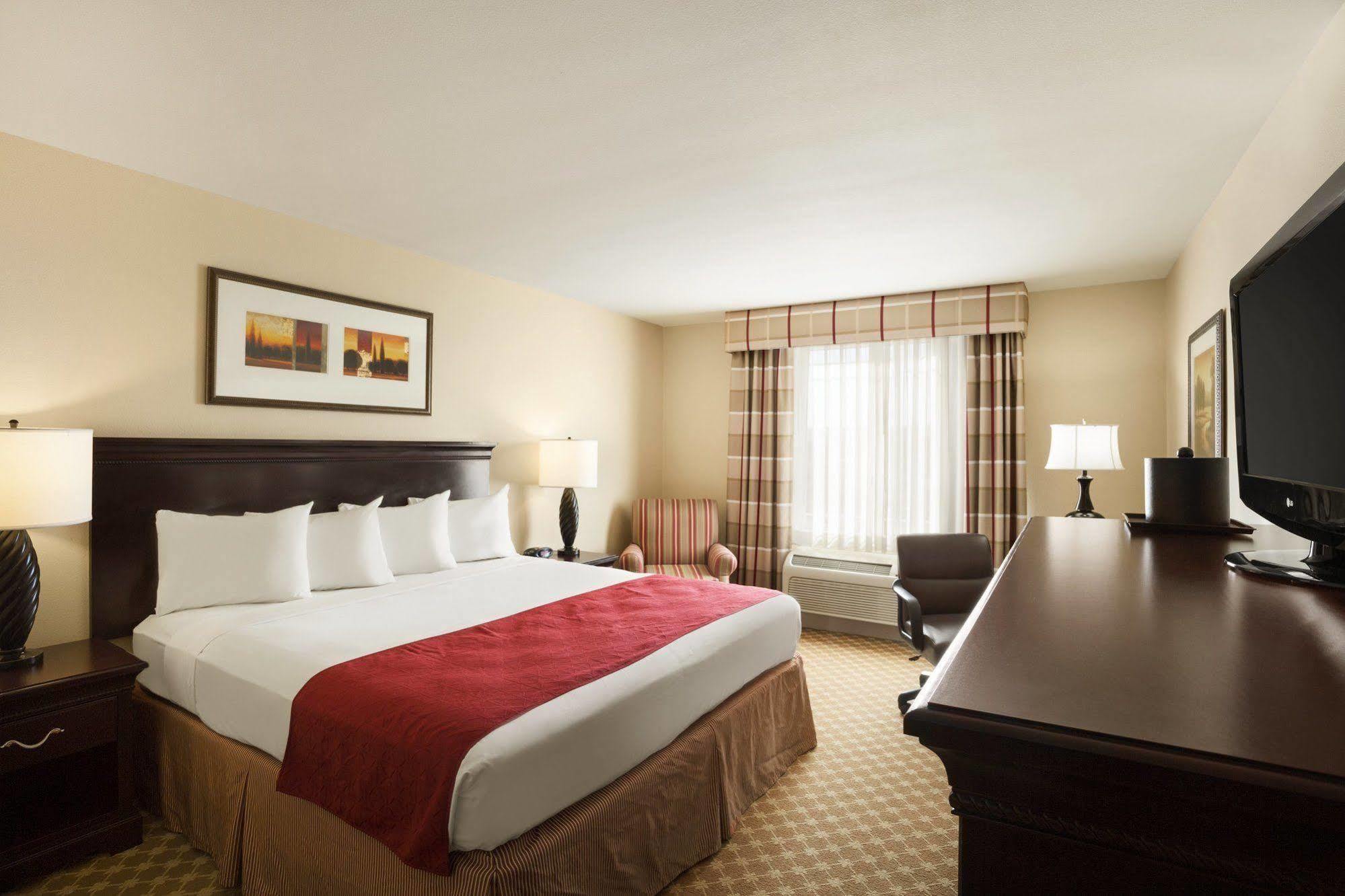 Quality Inn & Suites Alexandria Exteriör bild