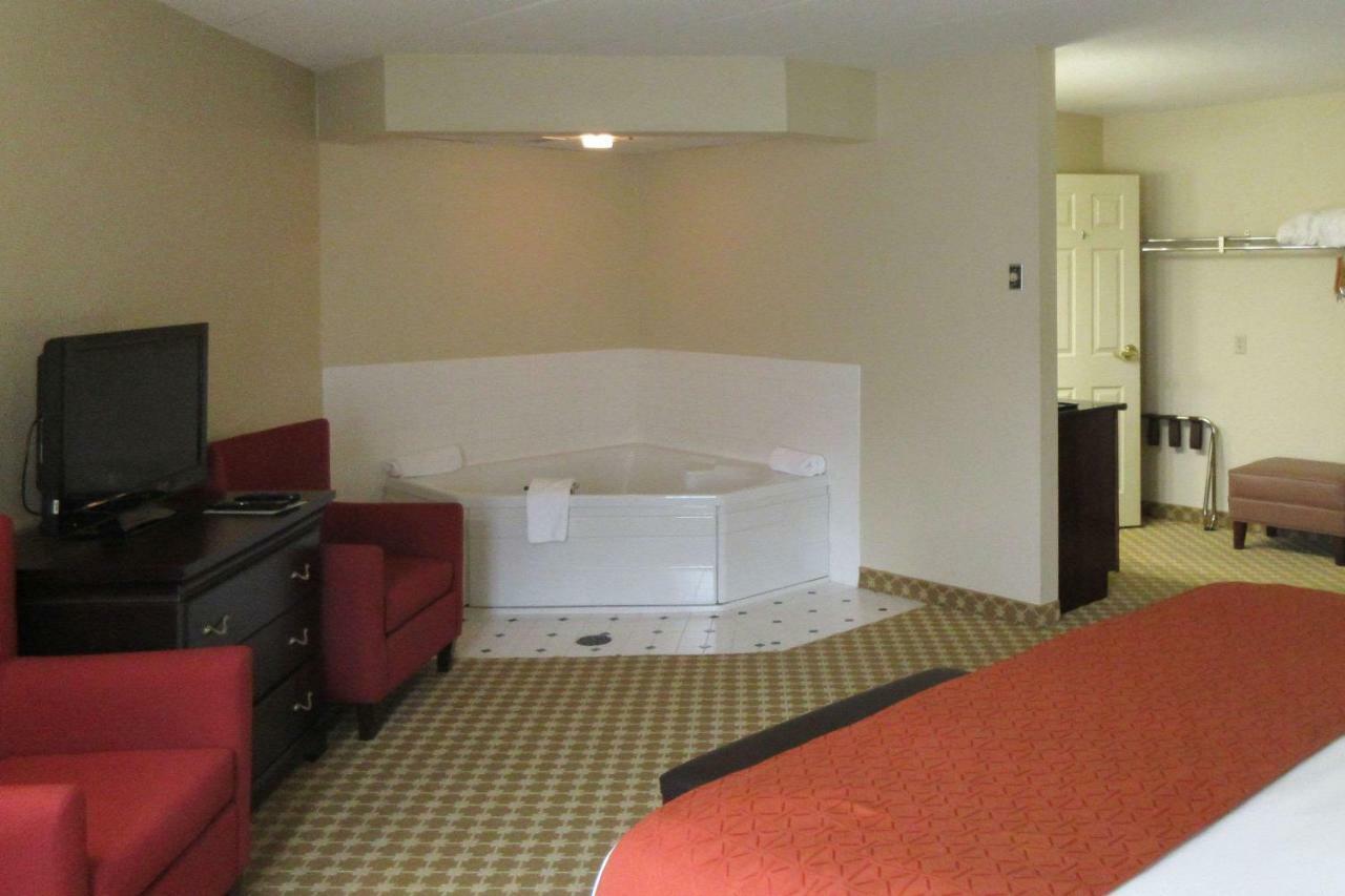 Quality Inn & Suites Alexandria Exteriör bild