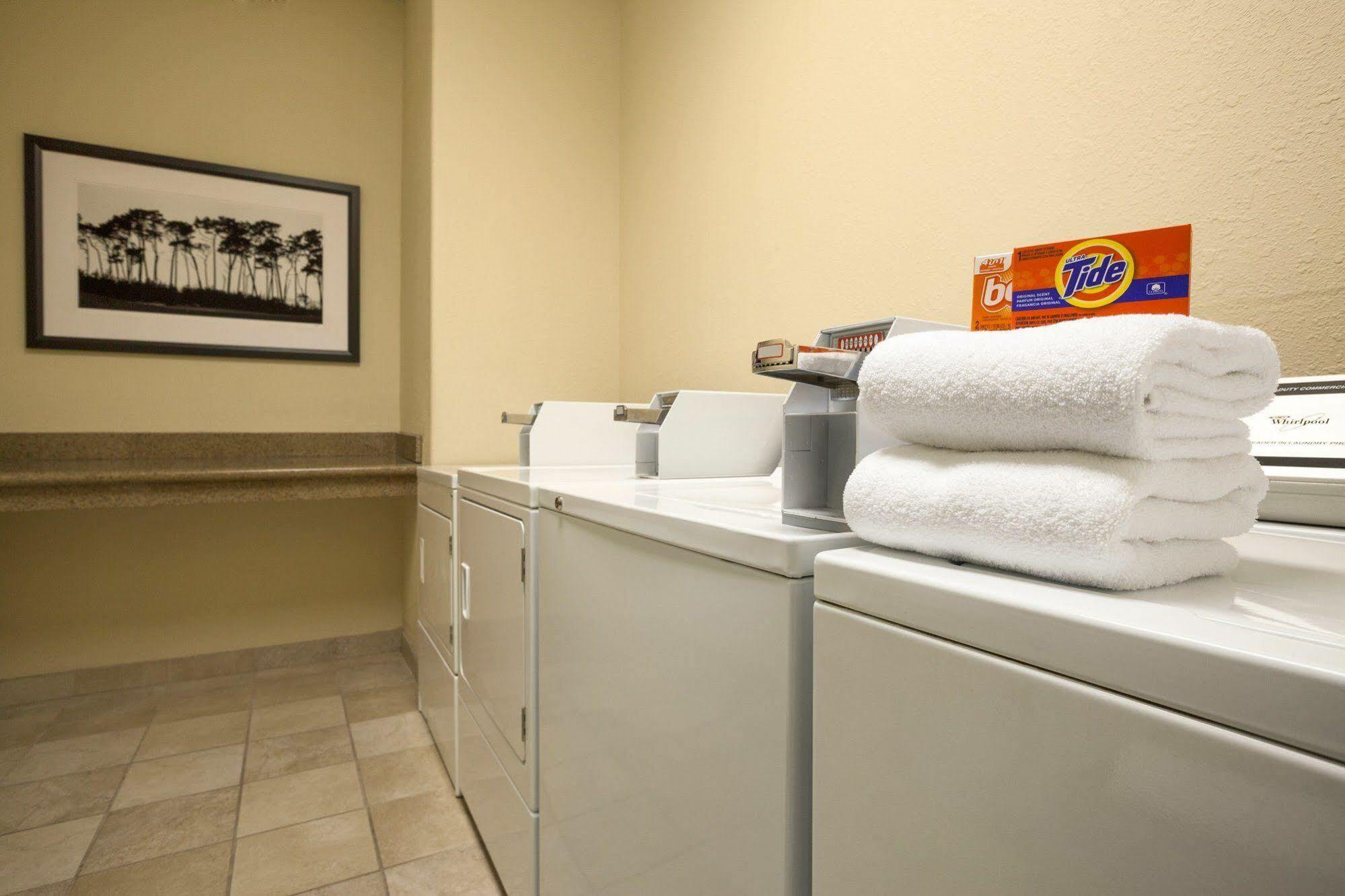 Quality Inn & Suites Alexandria Exteriör bild
